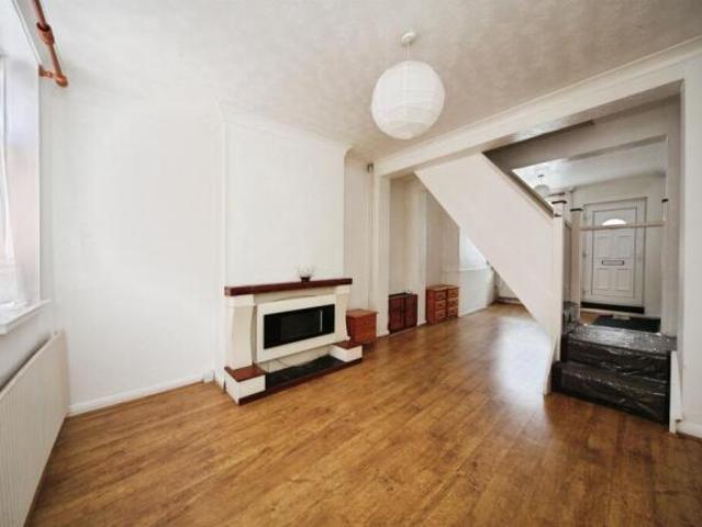 Cottage for sale in Spring Park, Luton