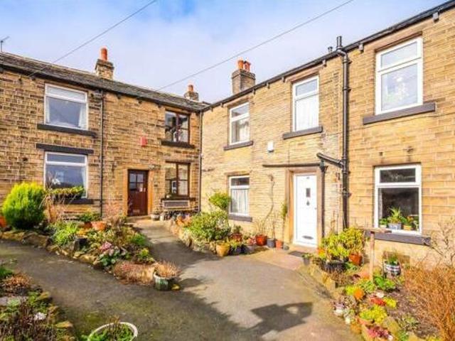 House for sale in Huddersfield, West Yorkshire