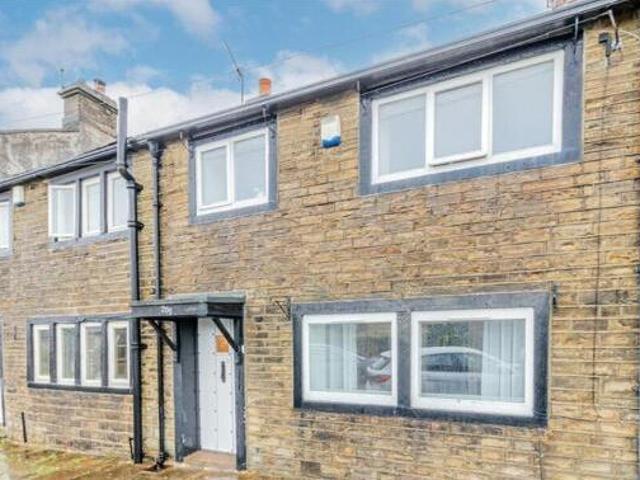 House for sale in Huddersfield, West Yorkshire