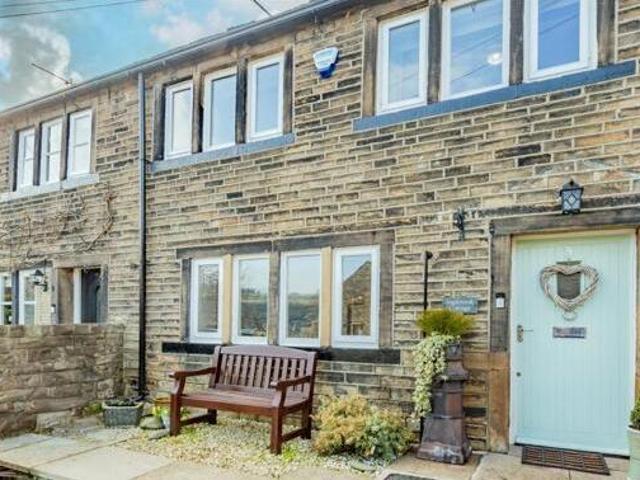 House for sale in Huddersfield, West Yorkshire