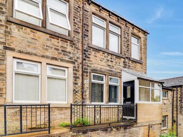 House for sale in Huddersfield, West Yorkshire