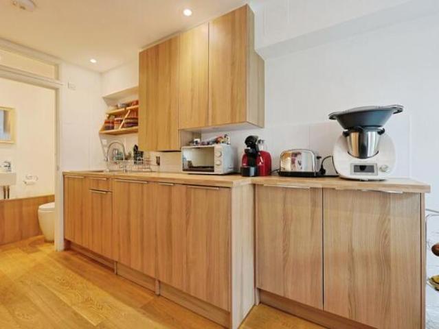 Cottage for sale in Cat Hill