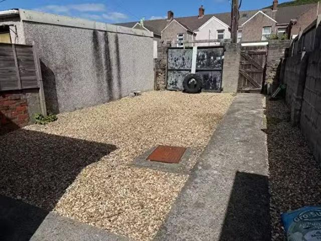 House for sale in Taibach