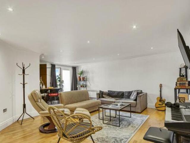 House for sale in Kingston Upon Thames, Greater London