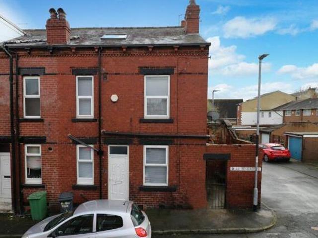 House for sale in Armley, West Yorkshire