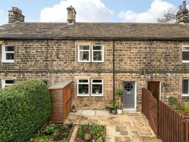 House for sale in Farsley, West Yorkshire