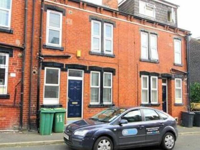 House for sale in Hyde Park, West Yorkshire