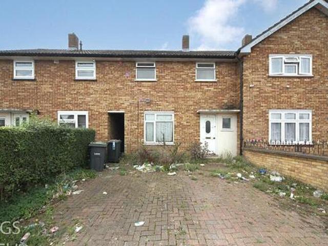 House for sale in Luton