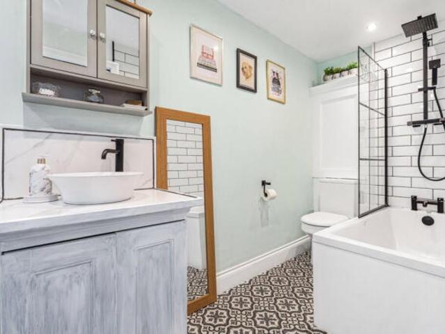 Cottage for sale in Cheltenham, Gloucestershire