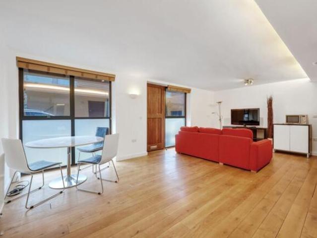 Cottage for sale in Cat Hill