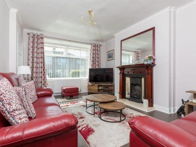 Cottage for sale in North Williamwood, Clarkston