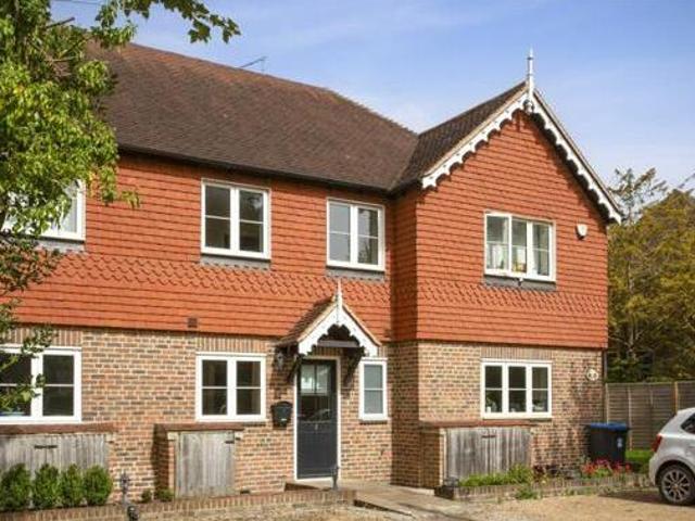 House for sale in Oxted, Hillview