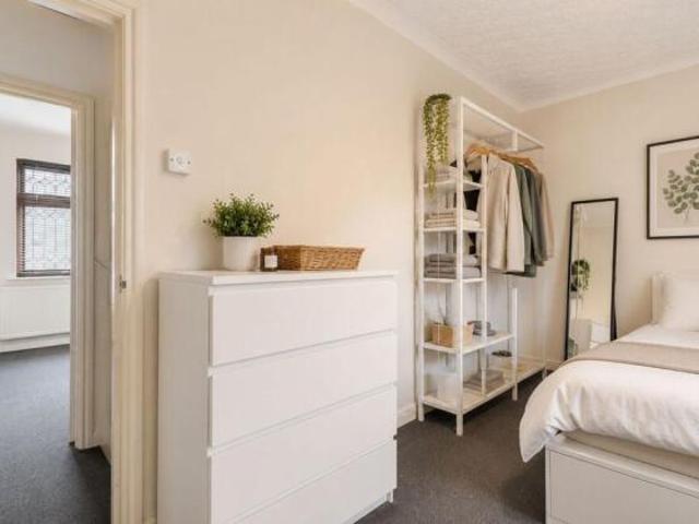 Cottage for sale in Cat Hill, England
