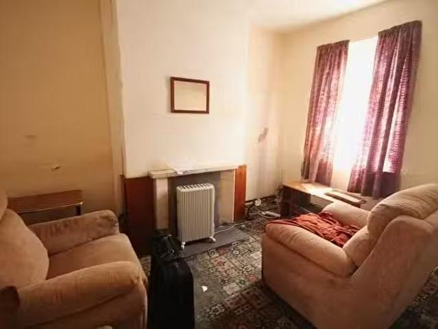 House for sale in Garden City