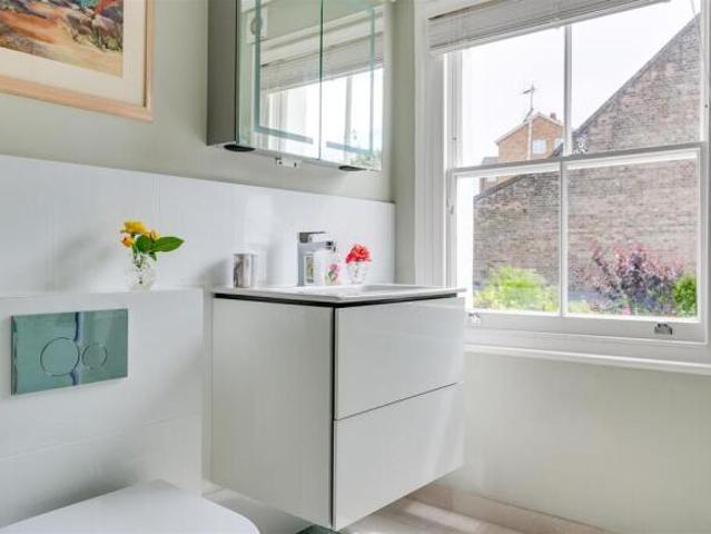 Cottage for sale in Cat Hill, England
