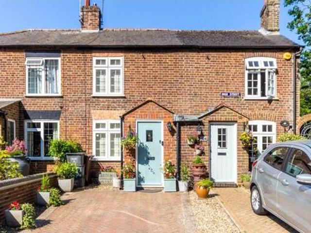 House for sale in Hatching Green, Five Acres