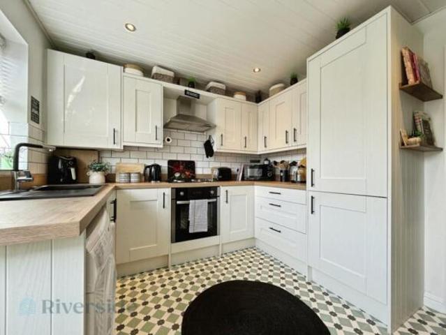 Cottage for sale in Anlaby Park, Hull