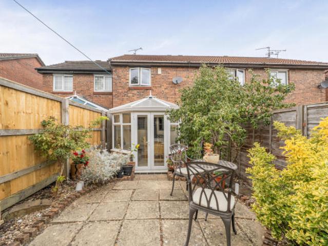Cottage for sale in The Prinnels, Swindon