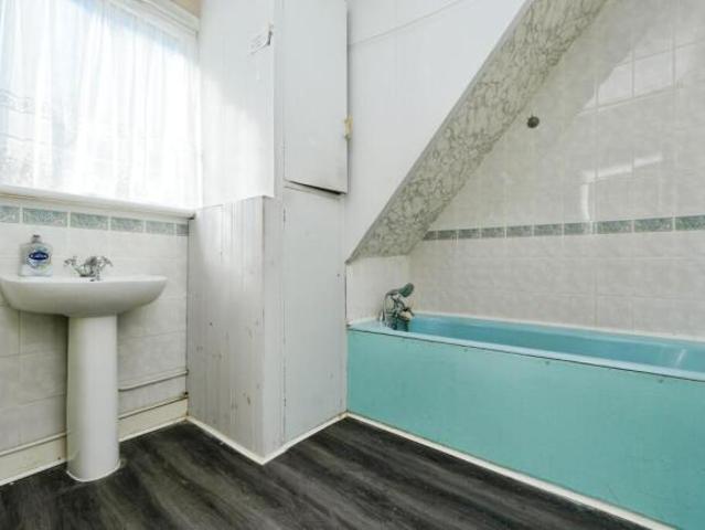 Cottage for sale in Cat Hill, England