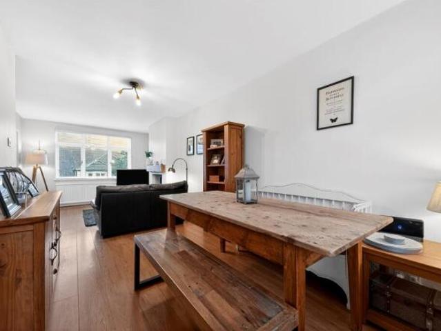 Cottage for sale in Clarkston, Scotland