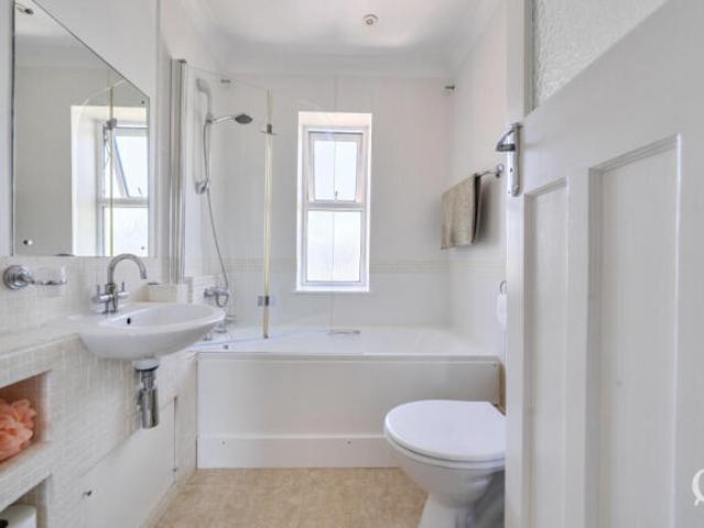 Cottage for sale in Grove Park, Swale