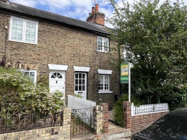 Cottage for sale in Castle, Bedford