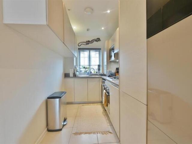 Cottage for sale in Britwell, Slough