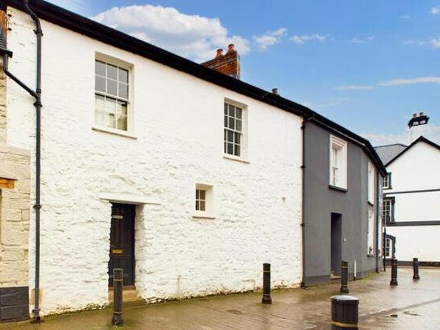 House for sale in Llanbadoc, Wales
