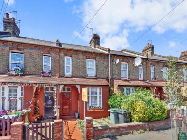 Cottage for sale in Cat Hill