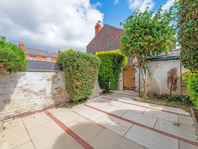 Cottage for sale in Stockton Heath, Warrington
