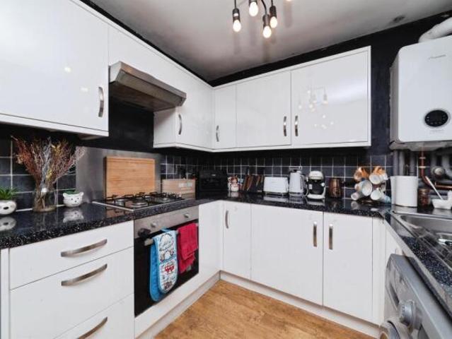 Cottage for sale in Orchard Park, Hull