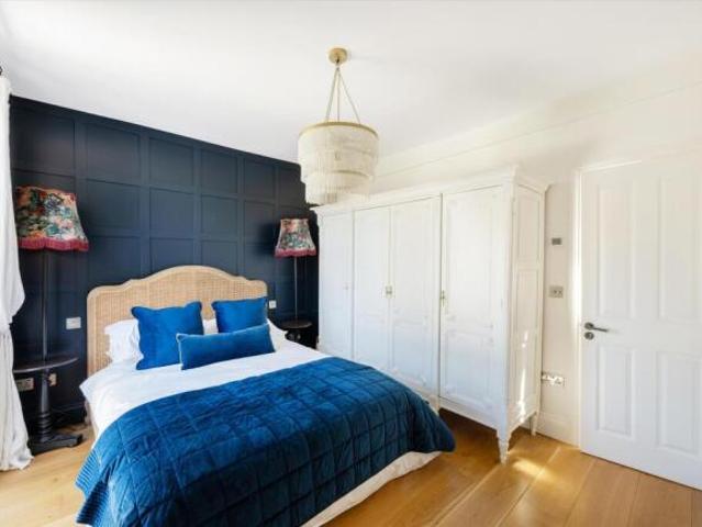 Cottage for sale in Hampstead, Greater London