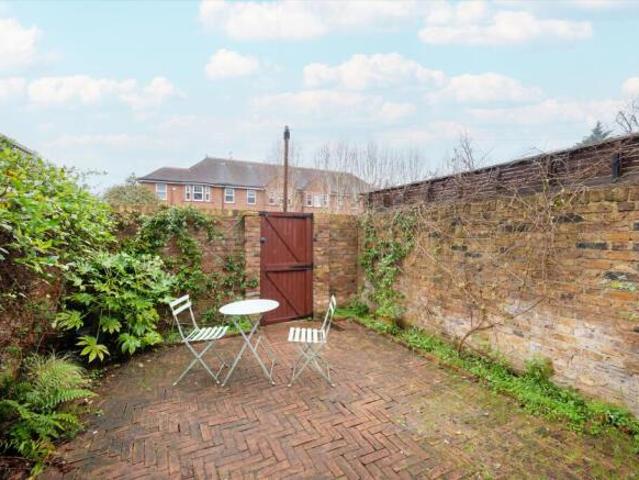 Cottage for sale in Cat Hill