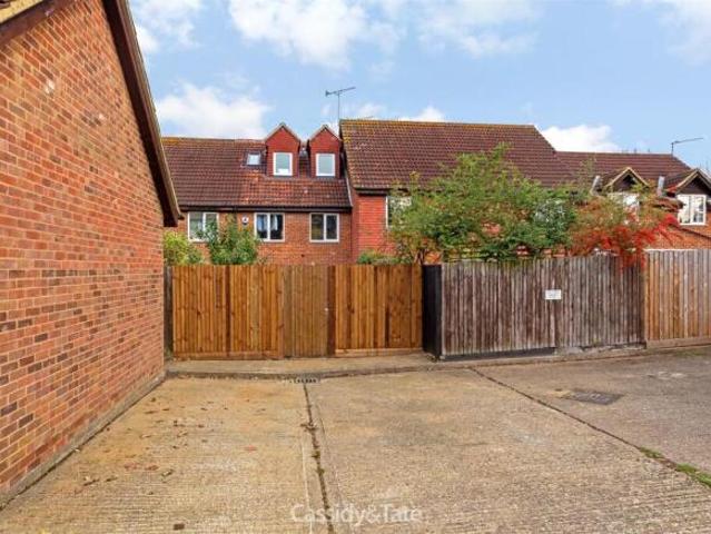 Cottage for sale in Wilstone, Pouchen End