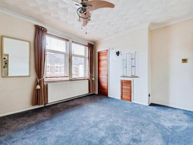 Cottage for sale in Lakeside, Rodbourne