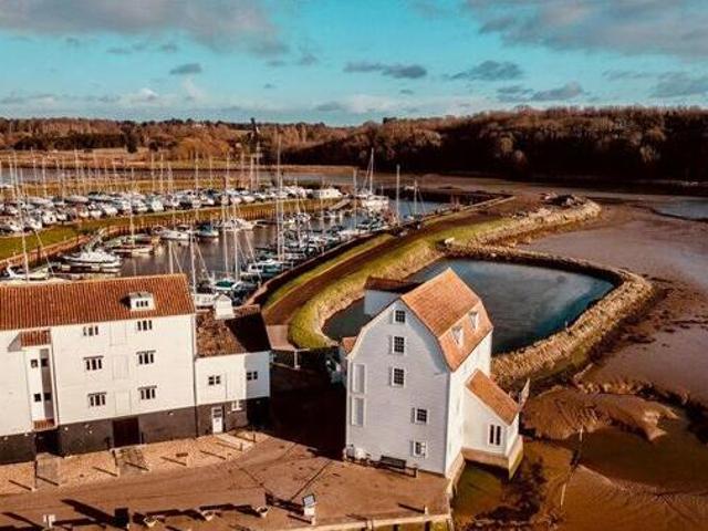 House for sale in Whisstocks Place, Eastbridge