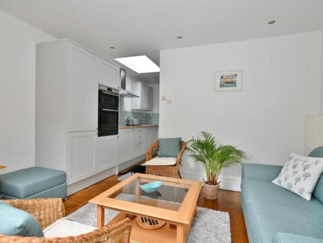 Cottage for sale in Teddington, Greater London