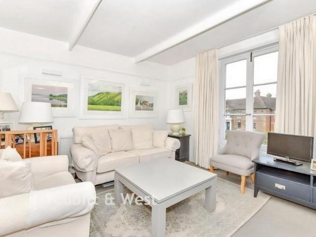 House for rent in Chichester, Littlecote