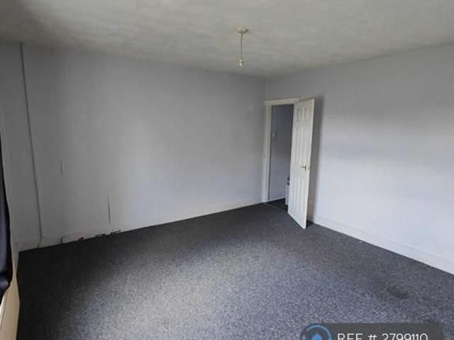 House for rent in Hathershaw, Pendock