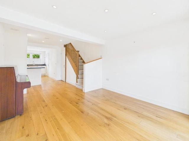 House for rent in High Wycombe Community Board, Buckinghamshire