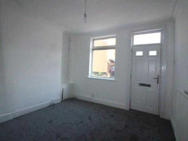 House for rent in Dixons Green, West Midlands