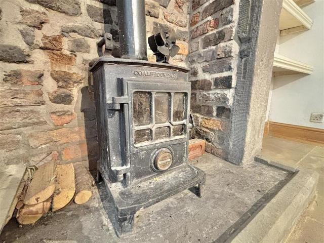 House for rent in Charlesworth, East Midlands