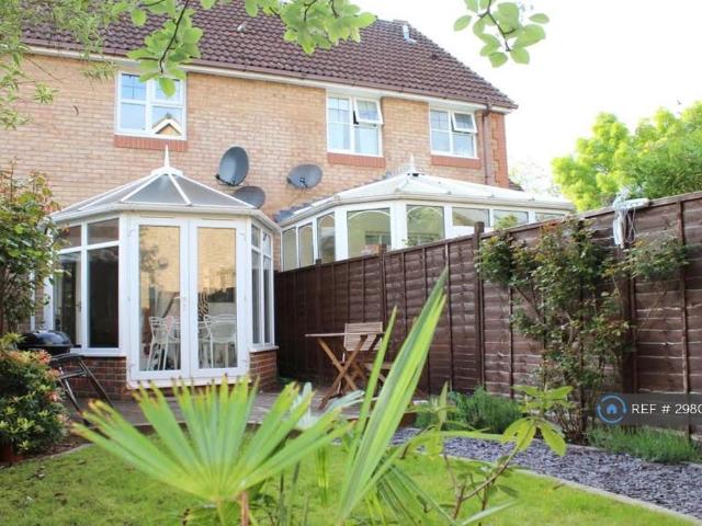 House for rent in Row Town, Surrey