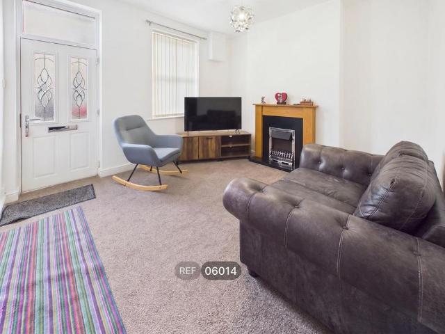 House for rent in North Featherstone, Wakefield