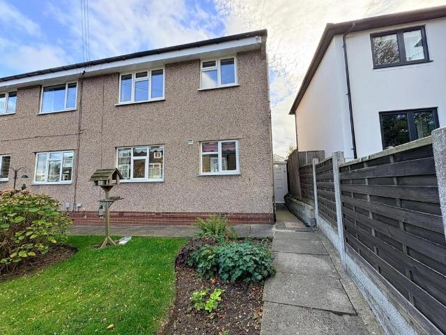 House for rent in Esscroft, Bradford