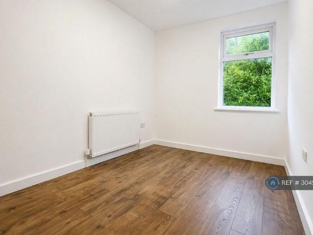 House for rent in Burnedge, Greater Manchester
