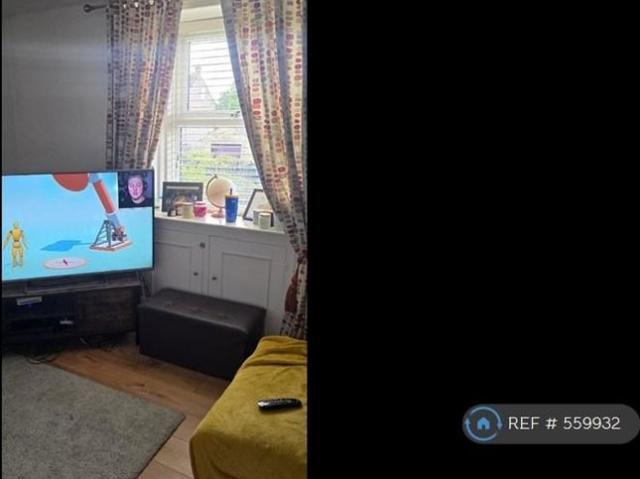 House for rent in Whitfield, Charlesworth
