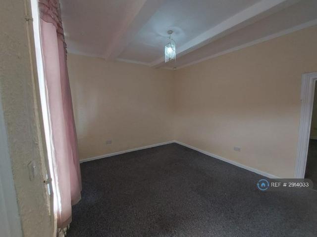 House for rent in Hathershaw, Pendock