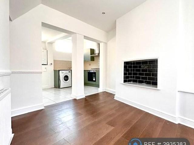 House for rent in Cabbage Hall, Calderstones