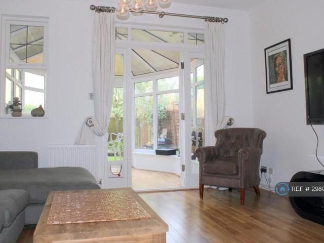 House for rent in Row Town, Surrey